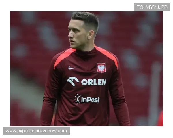 莱万多夫斯基展现非凡防守贡献，帮助球队后防线发挥稳定表现。